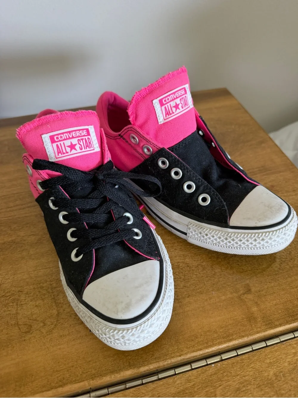 Converse Low Top Sneakers - Black & Hot Pink